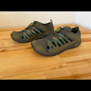 Chaco kids Outcross water shoe/hiker sz 2